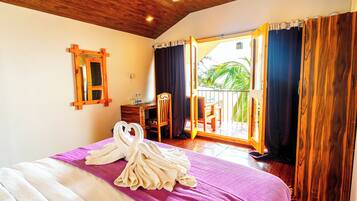 Upper Floor Sea View Cottage | Living area