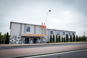 A hotel named "HOTEL GRANADA" with a modern design, featuring a checkered facade and a row of windows. - Hotel Granada (Ostrow Wielkopolski)