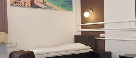 Twin kamer | Verduisterende gordijnen, een strijkplank/strijkijzer, gratis wifi