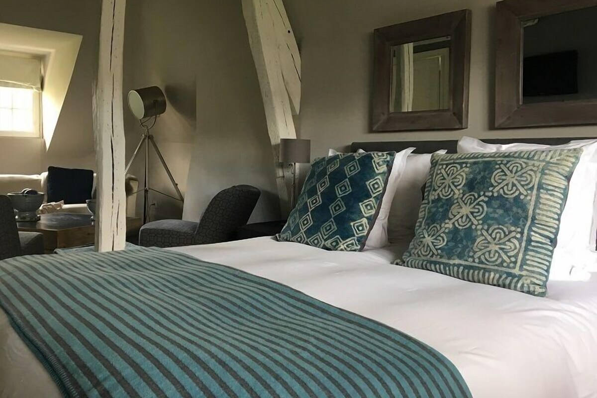 Quarto casal standard | Individualmente decorados, individualmente mobiliados, escrivaninha