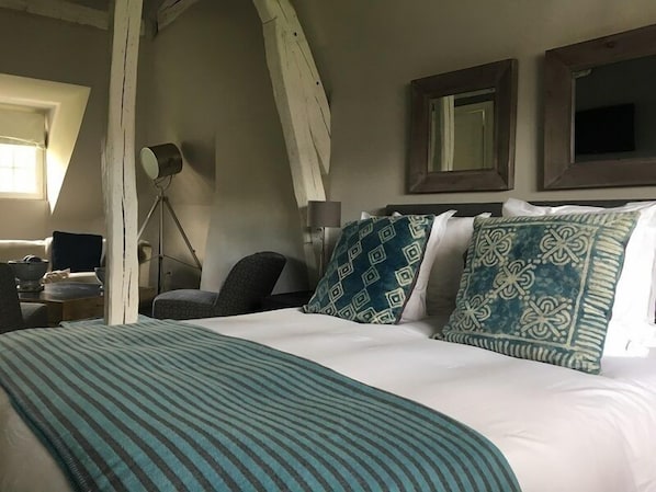 Standard-Doppelzimmer | Individuell dekoriert, individuell eingerichtet, Schreibtisch