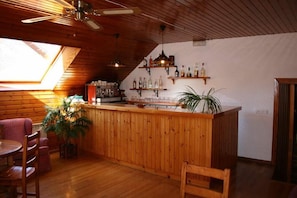Bar (in der Unterkunft)