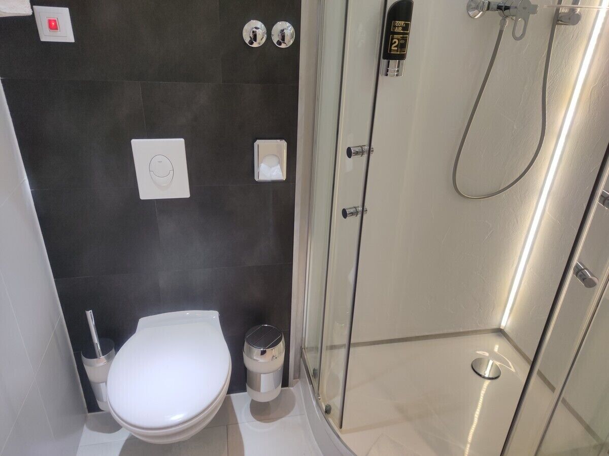 Superior Single Room, Private Bathroom, City View | Bathroom | Towels