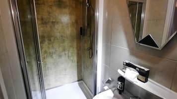 Economy Single Room, Private Bathroom, City View | Bathroom | Towels