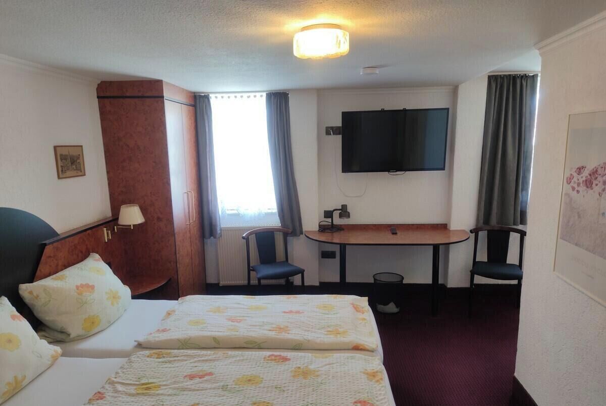 Caja de seguridad en la habitación y escritorio 