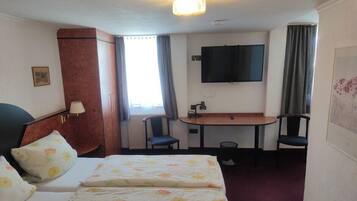 Caja de seguridad en la habitación y escritorio