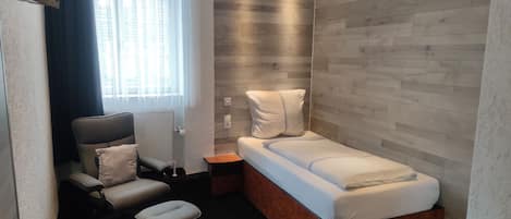 Superior Single Room | In-room safe, desk, soundproofing, free WiFi