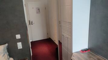 Standaard eenpersoonskamer, privébadkamer, uitzicht op de stad | Divers