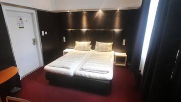 Standard Double Room | In-room safe, desk, soundproofing, free WiFi