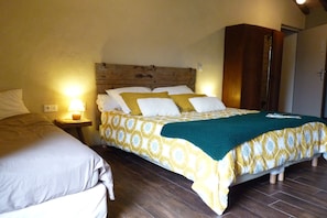 Habitación cuádruple, accesible para personas con discapacidad (La Graniere) | Decoración individual y mobiliario individual