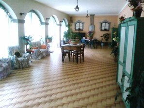 Sudah termasuk sarapan ala kontinental setiap hari