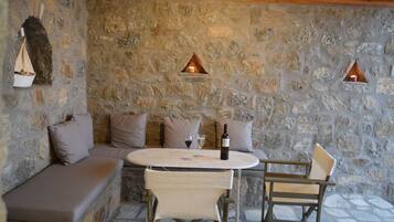 Deluxe-Villa, 2 Schlafzimmer, Küche, Meerseite (Niki) | Terrasse/Patio