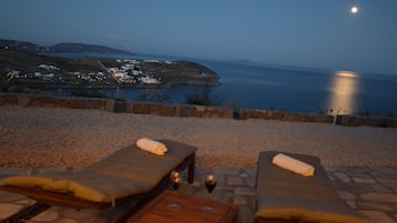 Villa Deluxe, 2 chambres, cuisine, en front de mer (Niki) | Cour