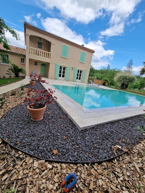 Pool - Provencal house with swimming pool in magnificent wooded park in the heart of Périgord (Ribérac)