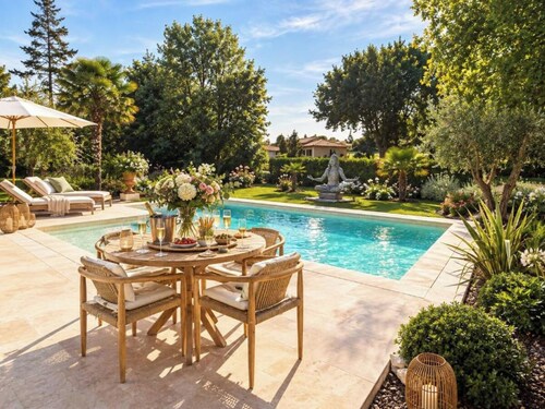 Provencal house with swimming pool in magnificent wooded park in the heart of Périgord