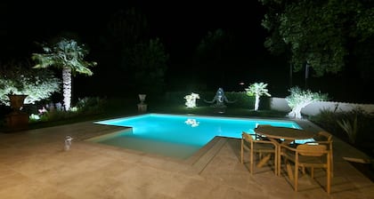 Provencal house with swimming pool in magnificent wooded park in the heart of Périgord