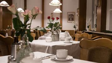 Daily full breakfast (EUR 15 per person)