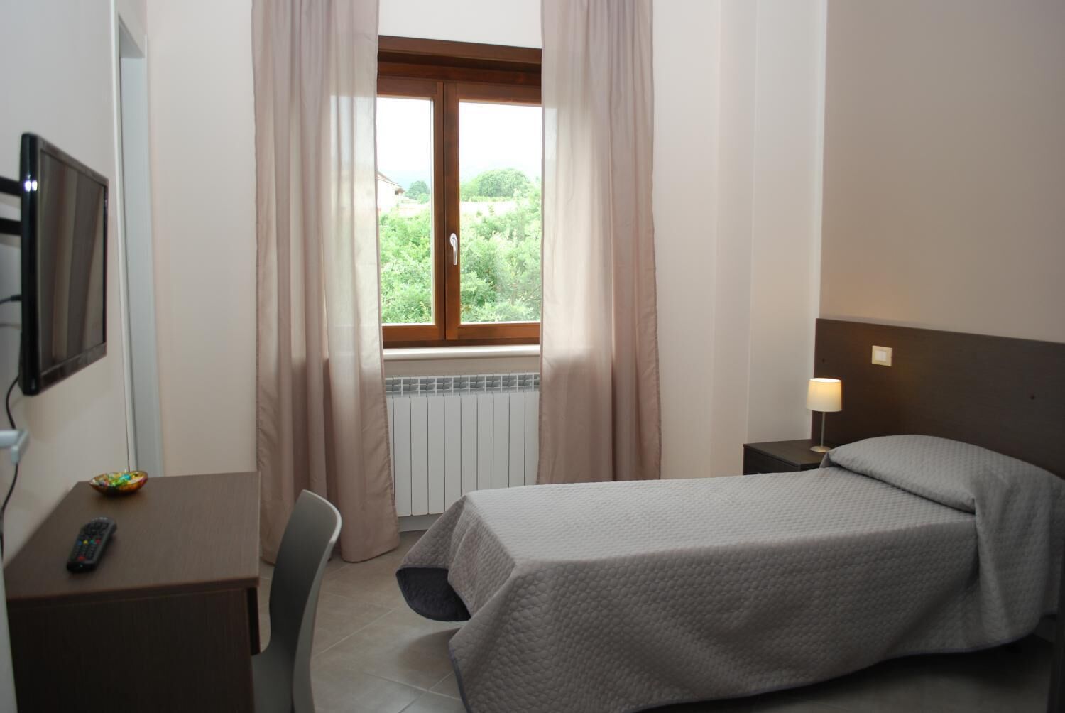Premium bedding, down comforters, minibar, desk