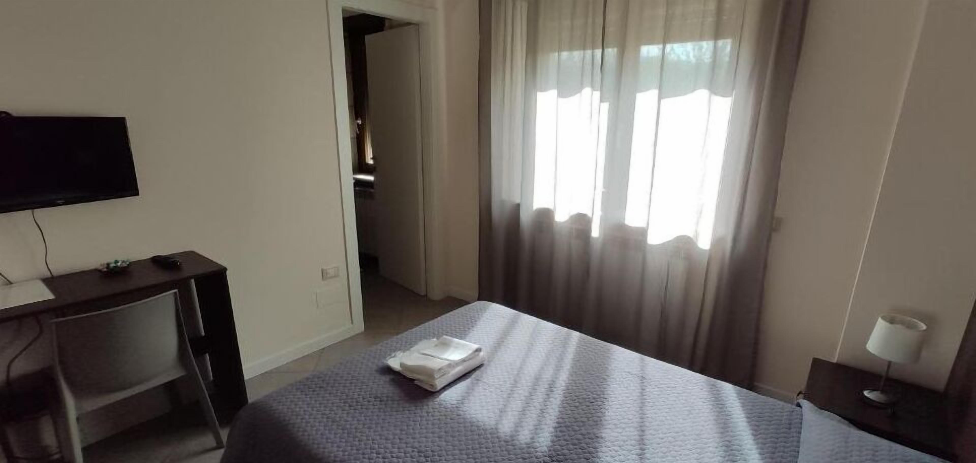 Biancheria da letto di alta qualità, copriletto in piuma, minibar