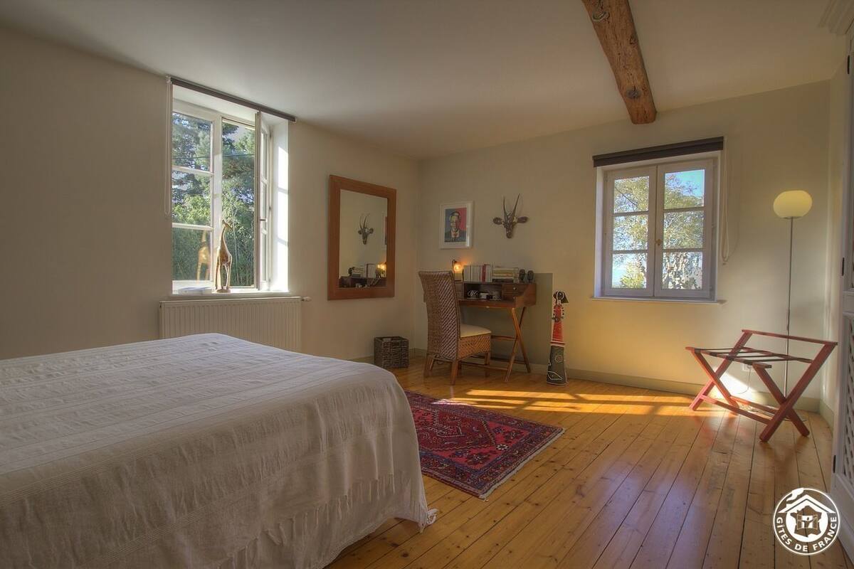 Individuell inredning, unika möbler, skrivbord och mörkläggningsgardiner