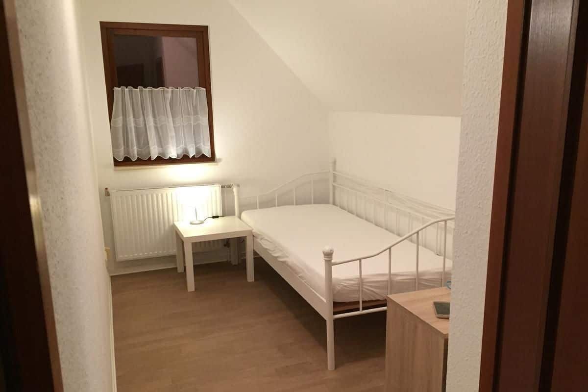 Chambre Simple | Bureau, draps fournis