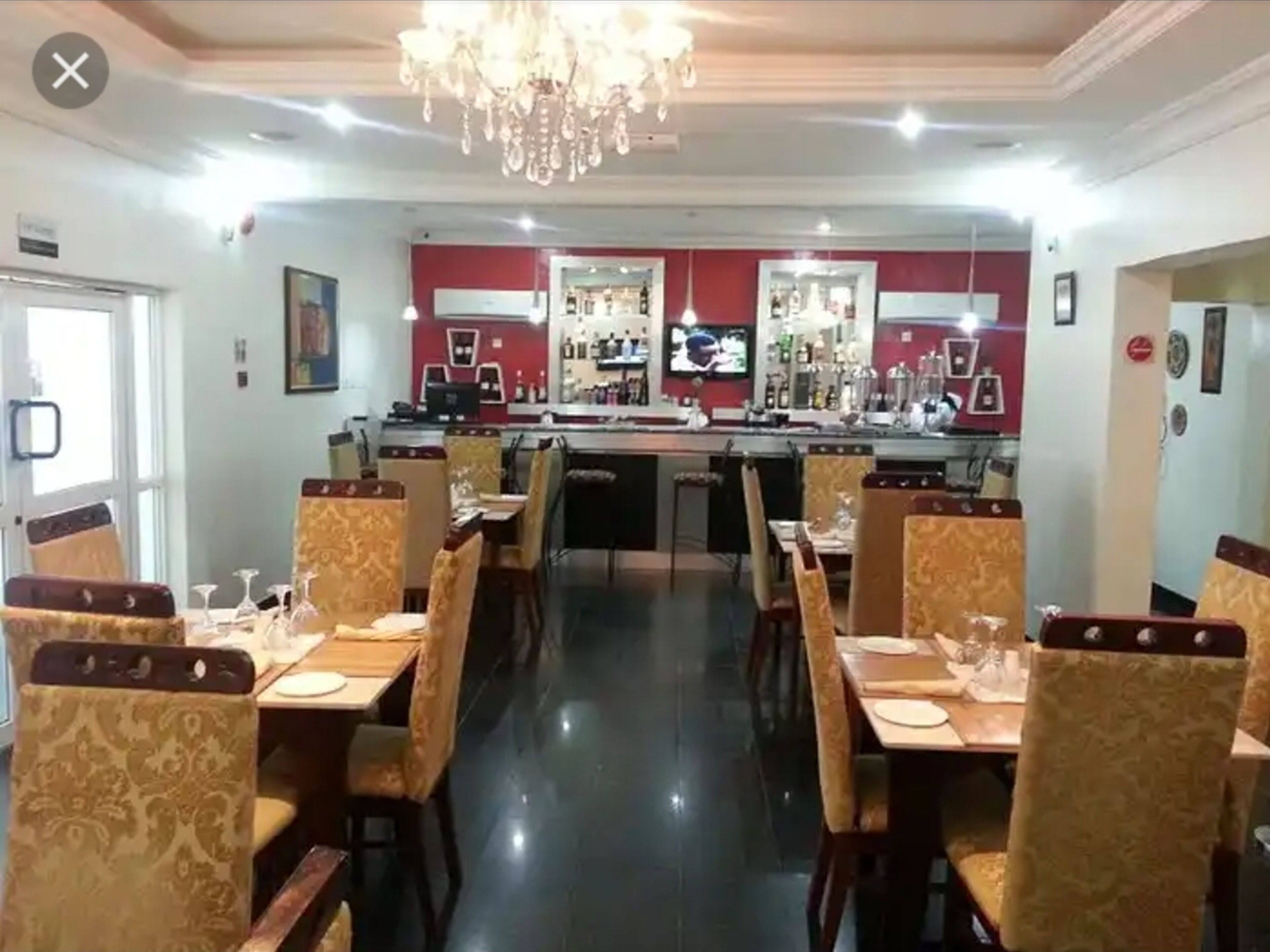 Breakfast, lunch and dinner served