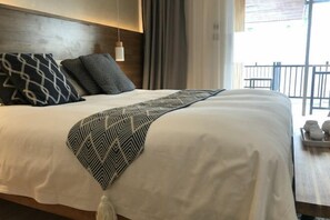 Een bureau, verduisterende gordijnen, geluiddichte muren, gratis wifi