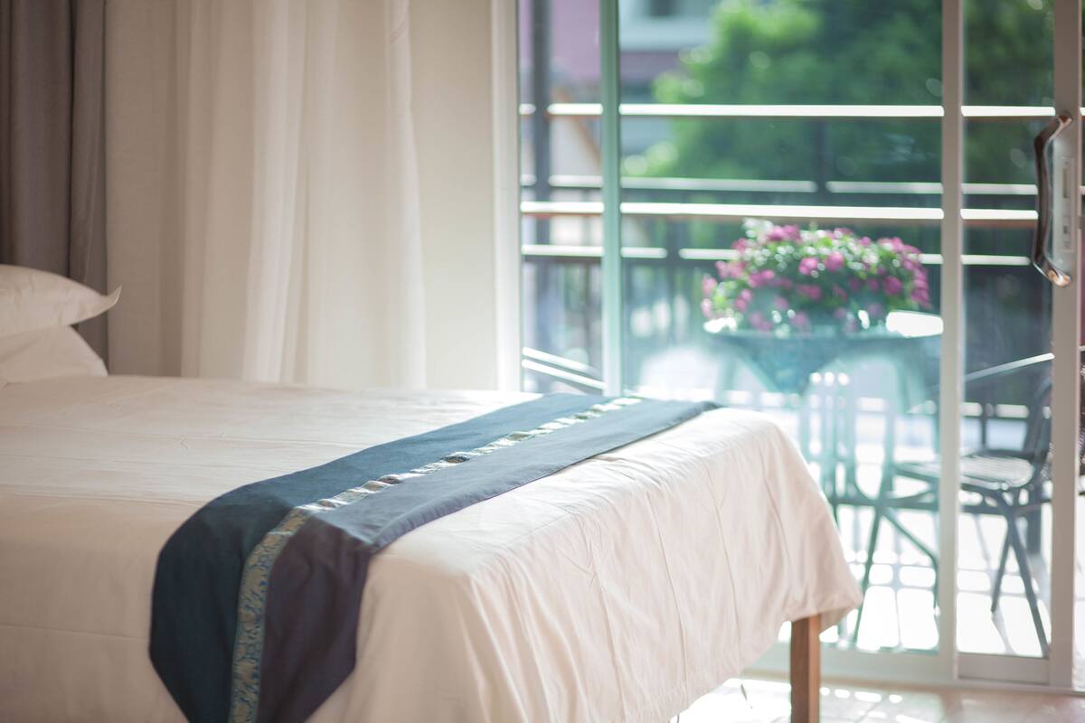 Double Room with Balcony (Building A) | Skrivebord, blendingsgardiner, lydisolert og wi-fi (inkludert)