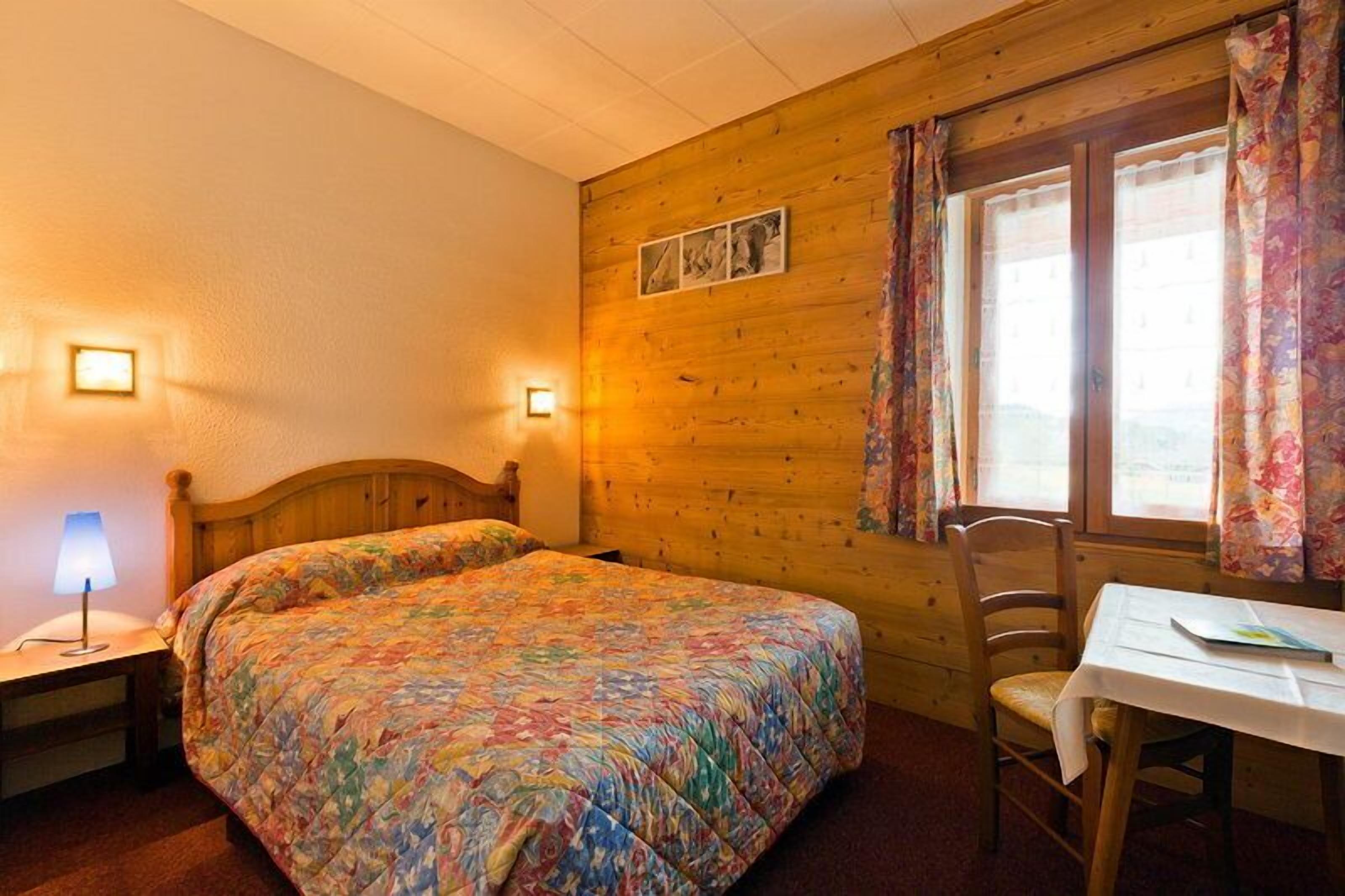 double room | individually decorated, individually furnished, desk, iron/ironing board