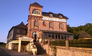 Fachada da propriedade