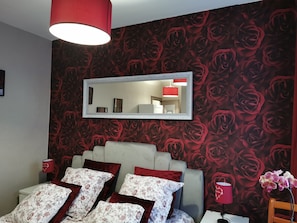 Room (Danoise) | Individually decorated, individually furnished, free WiFi, bed sheets - Les Cloches de Corneville (Corneville-sur-Risle)