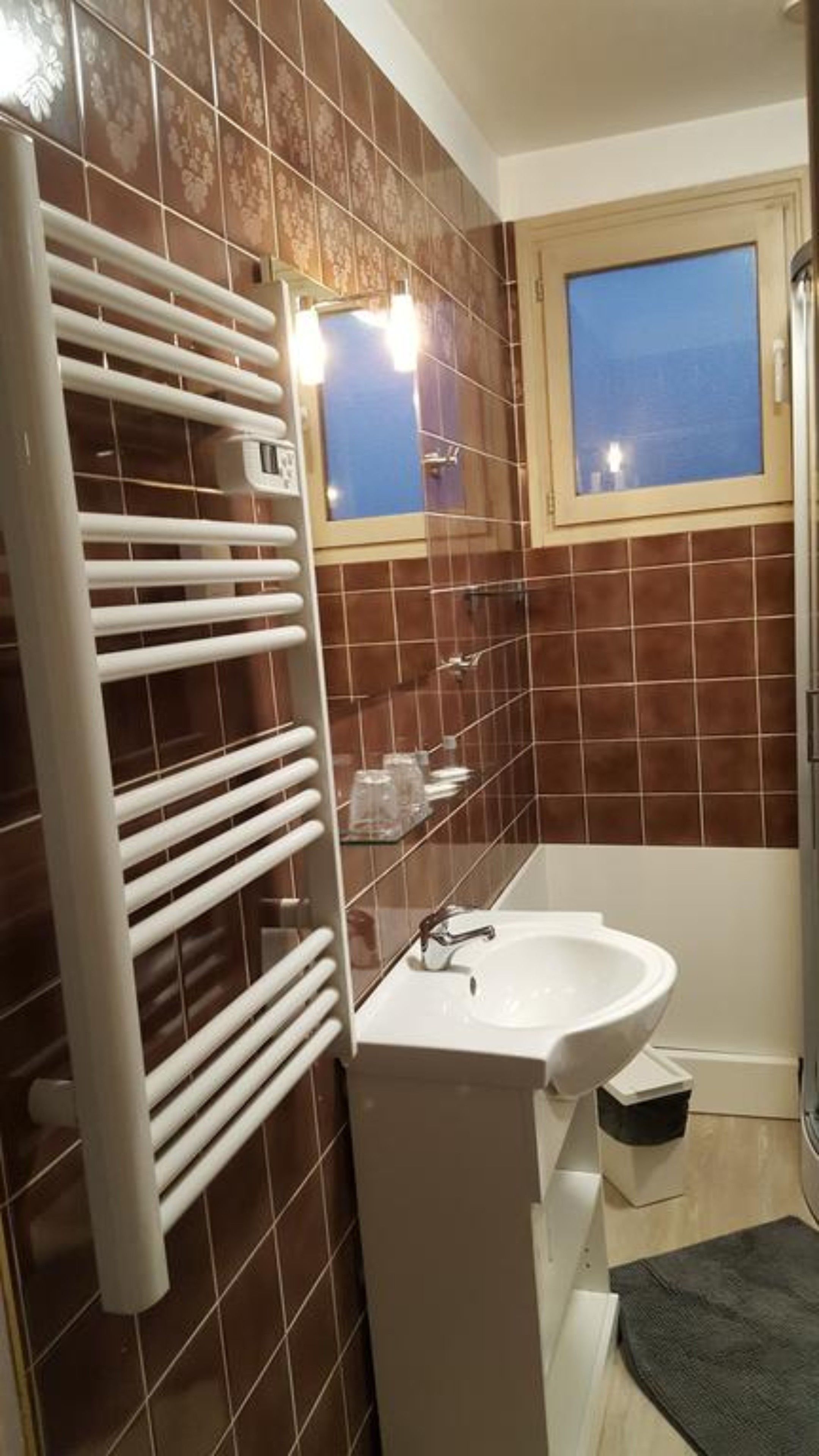 Bathroom sink