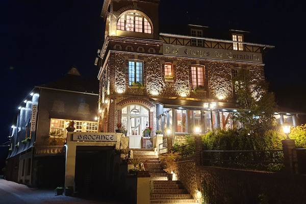 Mặt tiền nơi lưu trú