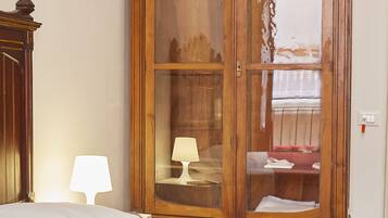 Single Room | Minibar, desk, free WiFi, bed sheets