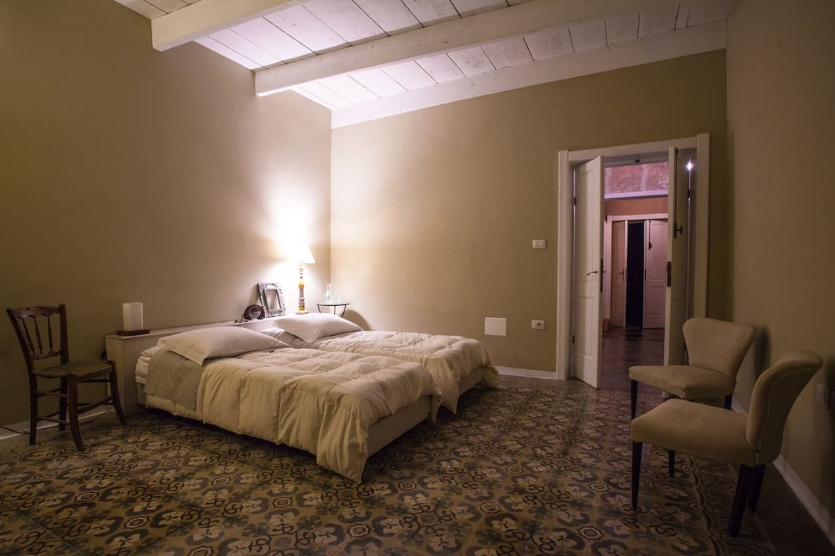 Suite familiar | Cortinas blackout, insonorización, wifi gratis y ropa de cama 