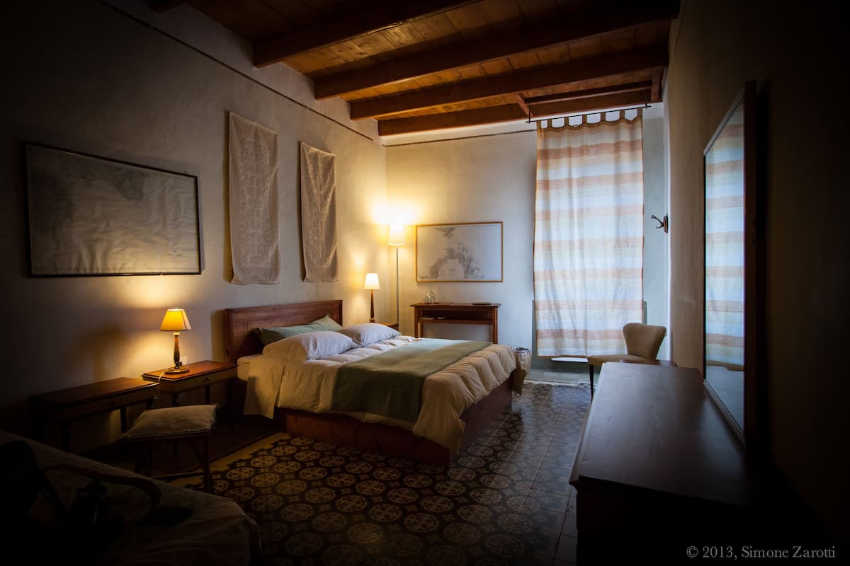 Habitación triple | Cortinas blackout, insonorización, wifi gratis y ropa de cama 