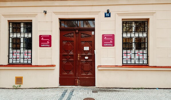 Mặt tiền nơi lưu trú