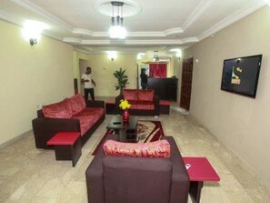 Apartamento Deluxe, 3 habitaciones | Caja fuerte, escritorio, cortinas opacas y wifi gratis