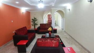 Spécialités Cuisine locale et internationale