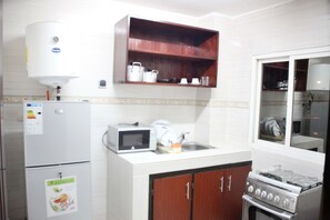 Senior Apartment, 2 Queen Beds | Private kitchen