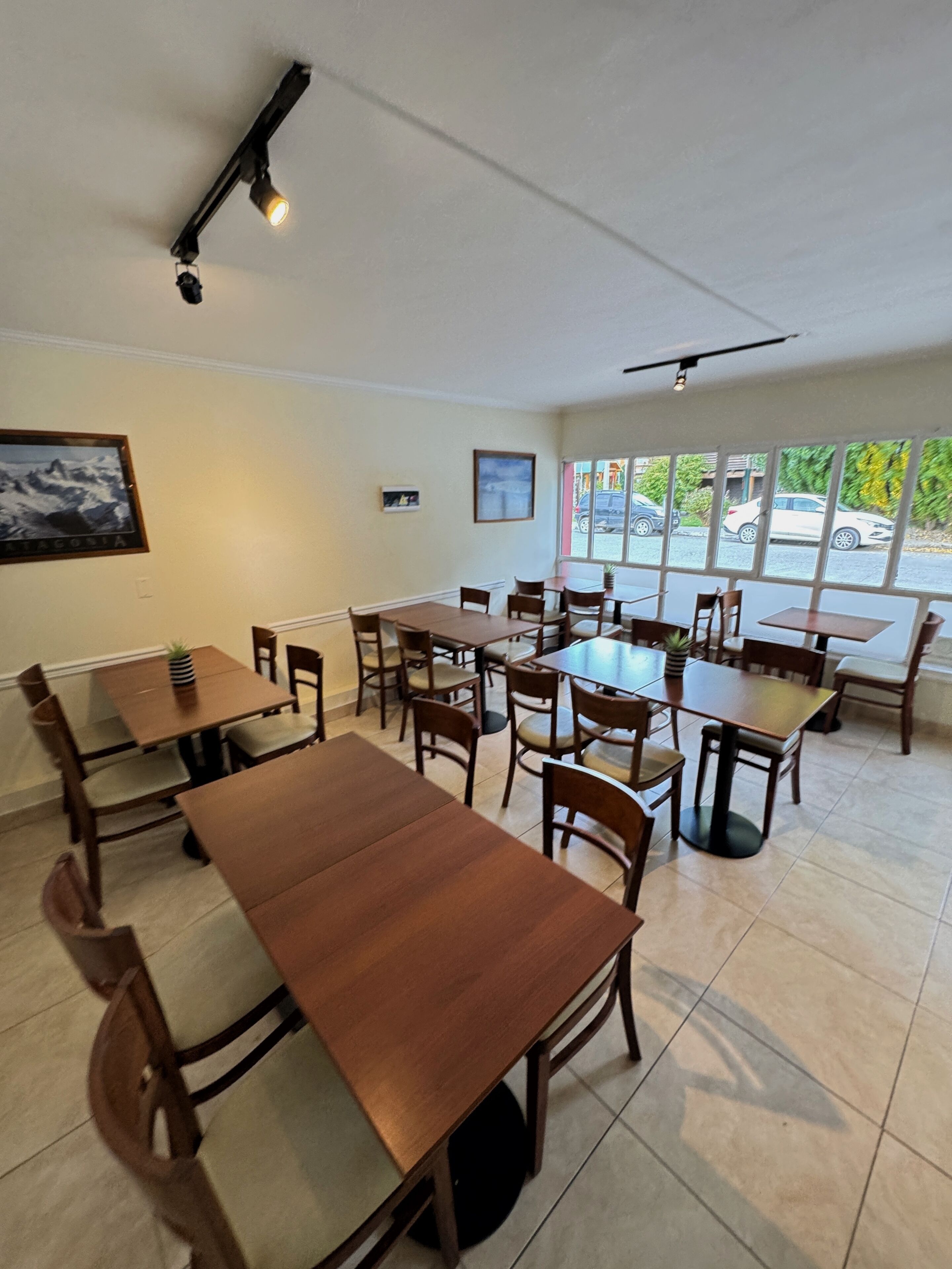 T ägliches inbegriffenes Frühstück zur Selbstbedienung