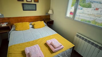 Hab. Doble Matrimonial | Donzen dekbedden, verduisterende gordijnen, gratis wifi, beddengoed