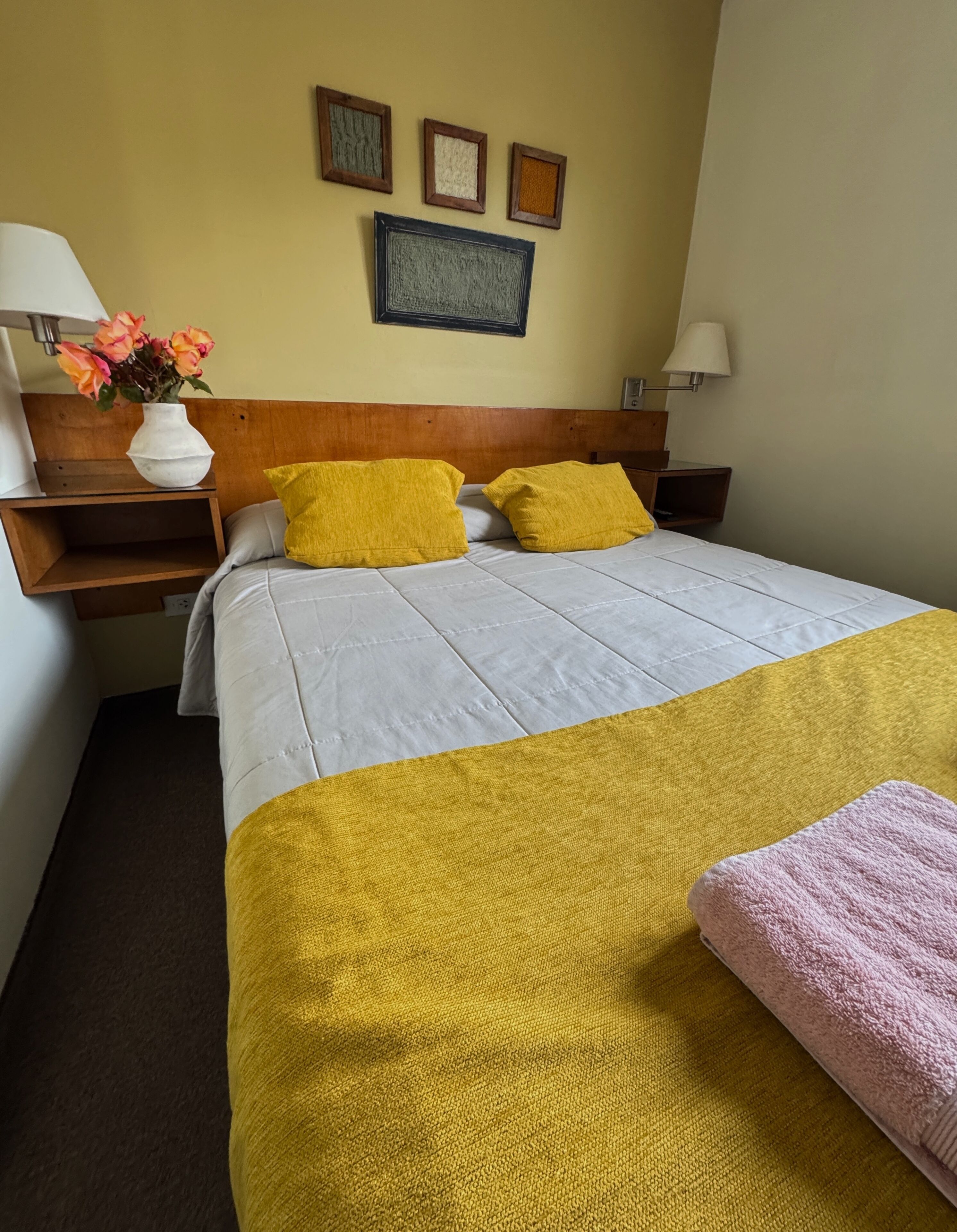 Hab. Doble Matrimonial | Down comforters, blackout drapes, free WiFi, bed sheets