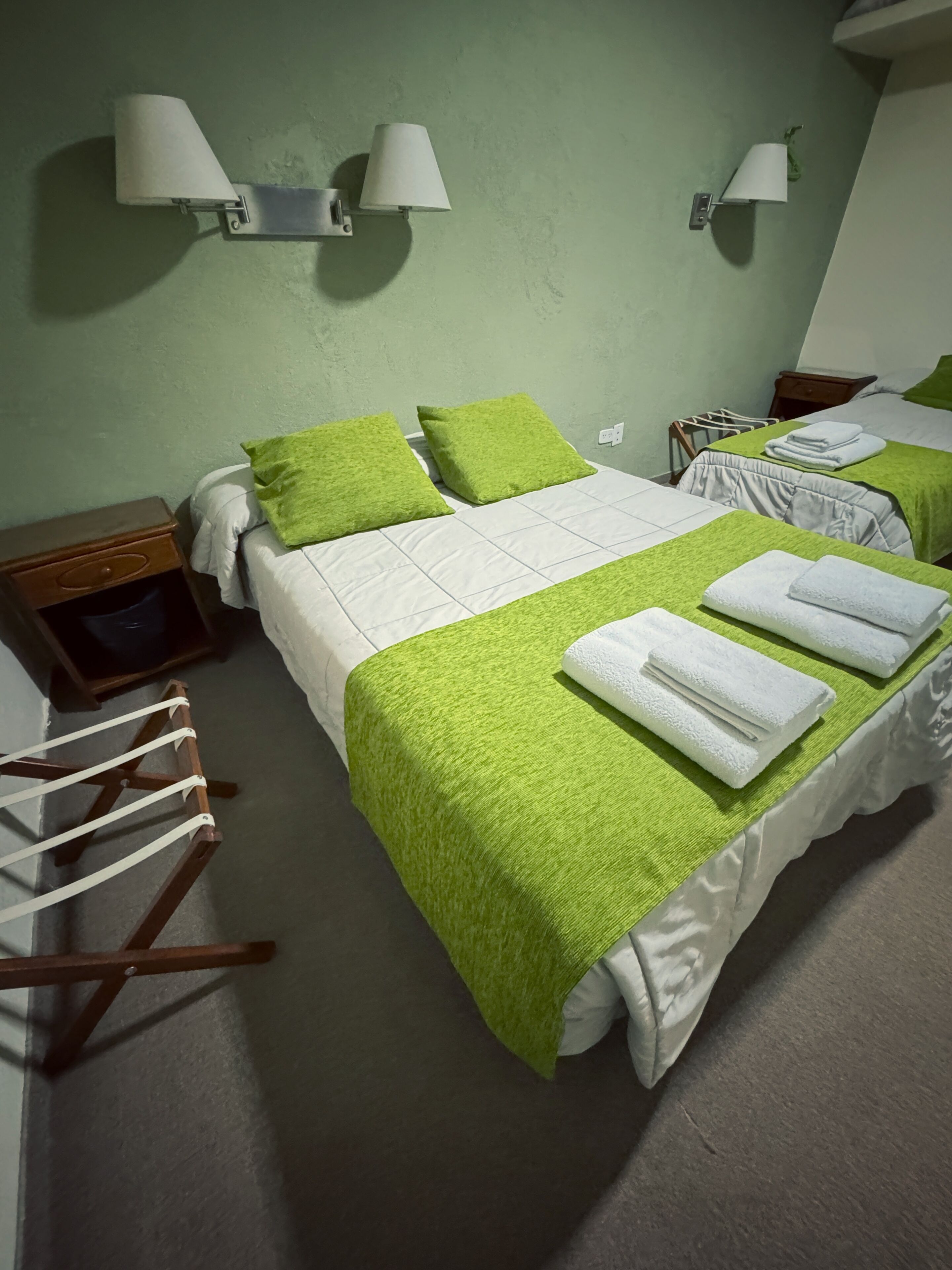 Hab. Triple Matrimonial Superior (Mat+1) | Down comforters, blackout drapes, free WiFi, bed sheets