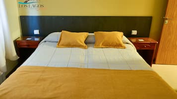 Hab. Doble Matrimonial | Down comforters, blackout drapes, free WiFi, bed sheets