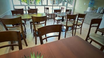 Colazione self-service inclusa, servita tutte le mattine