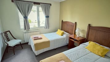 Hab. Doble Twin Superior | Down duvets, blackout curtains, free WiFi, bed sheets