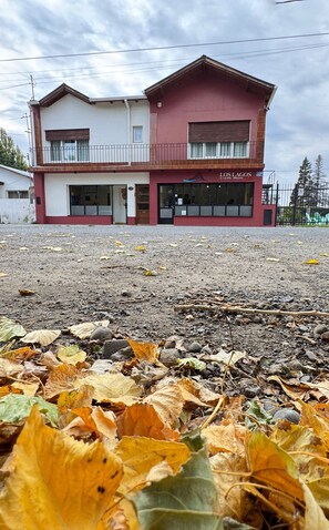 Front of property - Los Lagos Hotel (El Calafate)