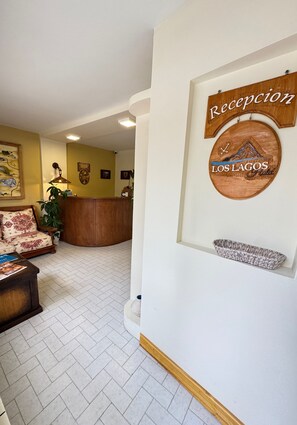 Reception - Los Lagos Hotel (El Calafate)