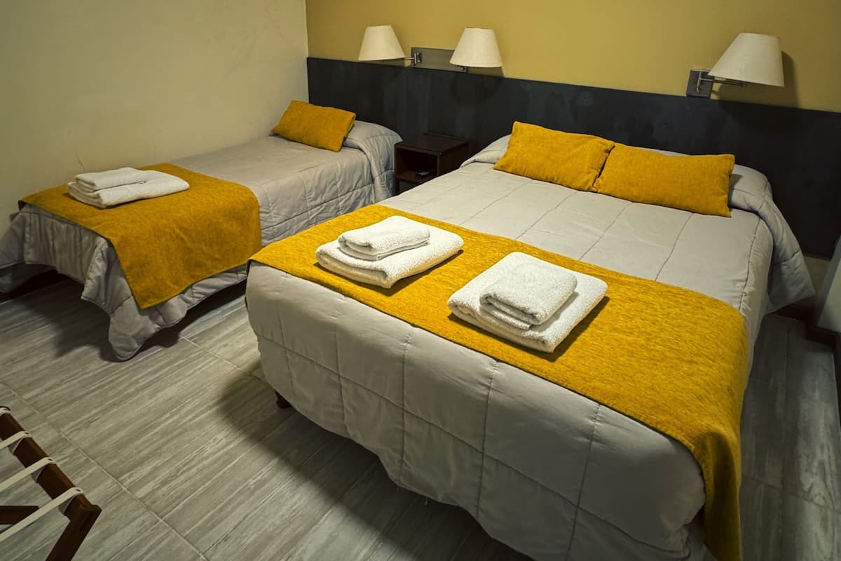 Hab. Triple Matrimonial (Mat+Individual) | Down comforters, blackout drapes, free WiFi, bed sheets